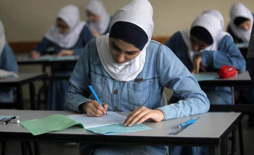 طلاب الثانوية العامة في اليوم لامتحان الثانوية العامة في فلسطين
