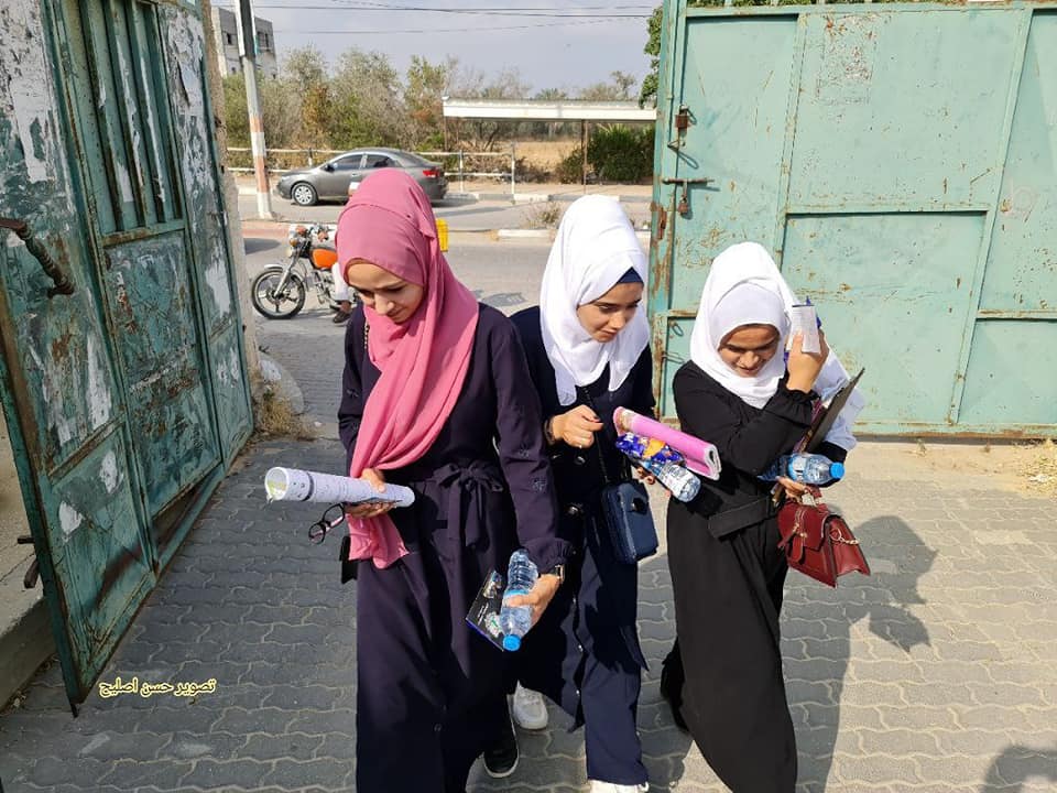 طلاب الثانوية العامة في اليوم لامتحان الثانوية العامة في فلسطين