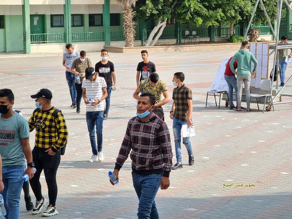 طلاب الثانوية العامة في اليوم لامتحان الثانوية العامة في فلسطين