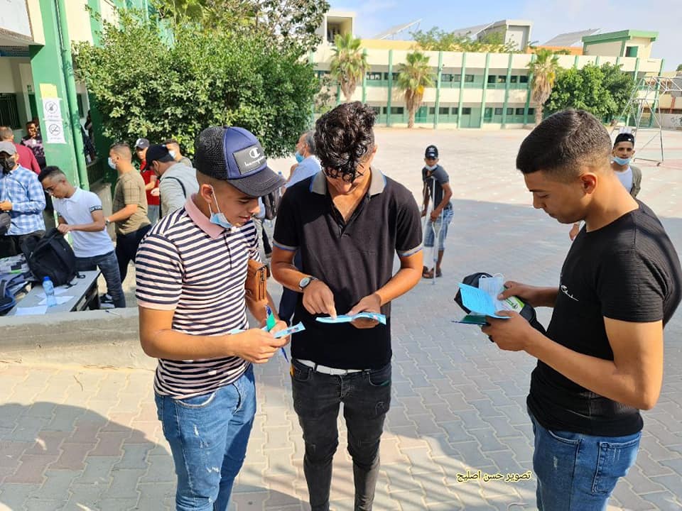 طلاب الثانوية العامة في اليوم لامتحان الثانوية العامة في فلسطين