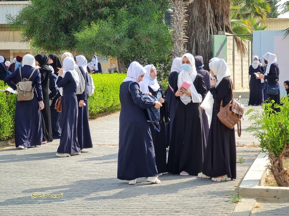 طلاب الثانوية العامة في اليوم لامتحان الثانوية العامة في فلسطين