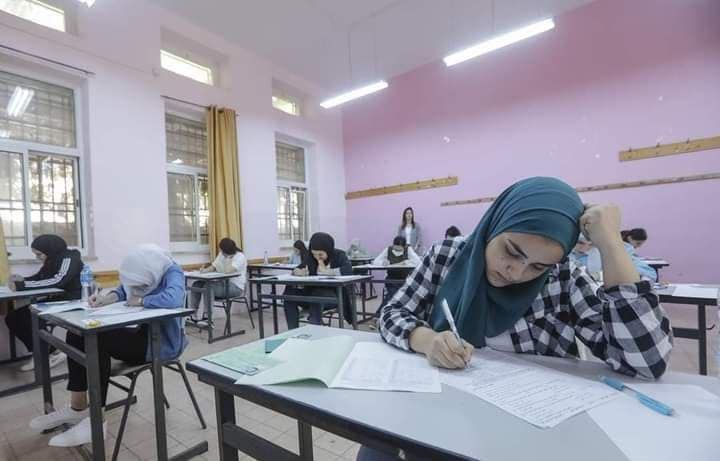 طلاب الثانوية العامة في اليوم لامتحان الثانوية العامة في فلسطين