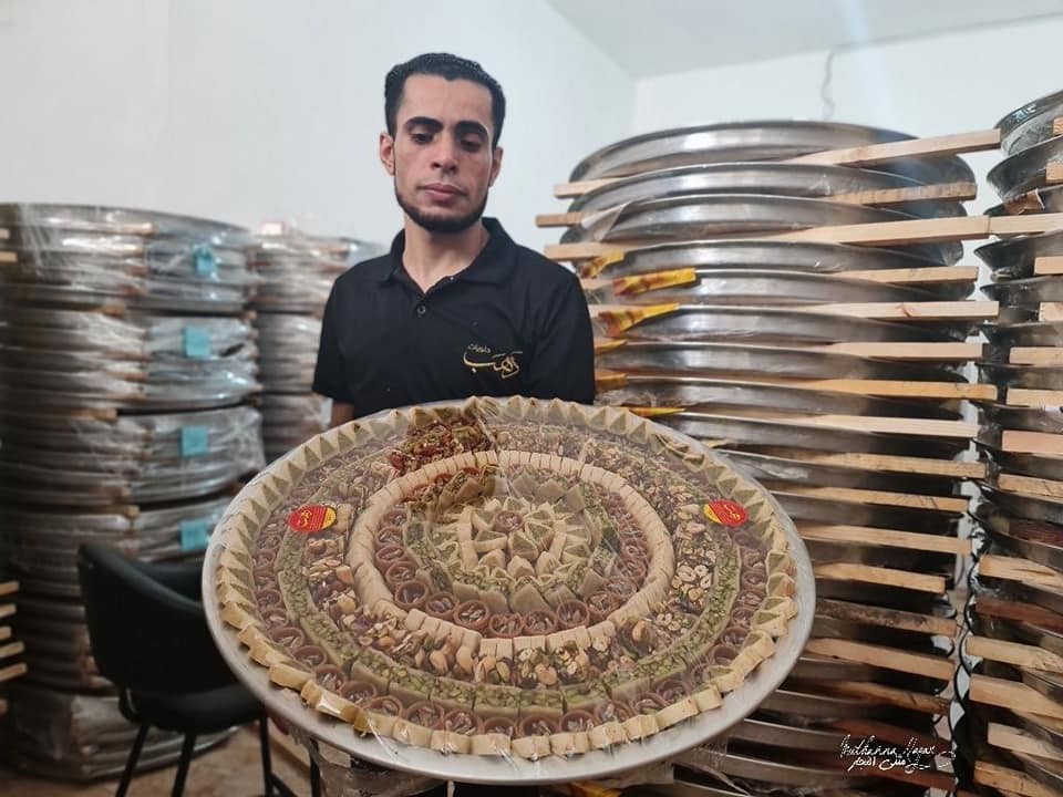 محال بيع الحلويات تتجهز  لاستقبال المهنئين بنتائج الثانوية العامة