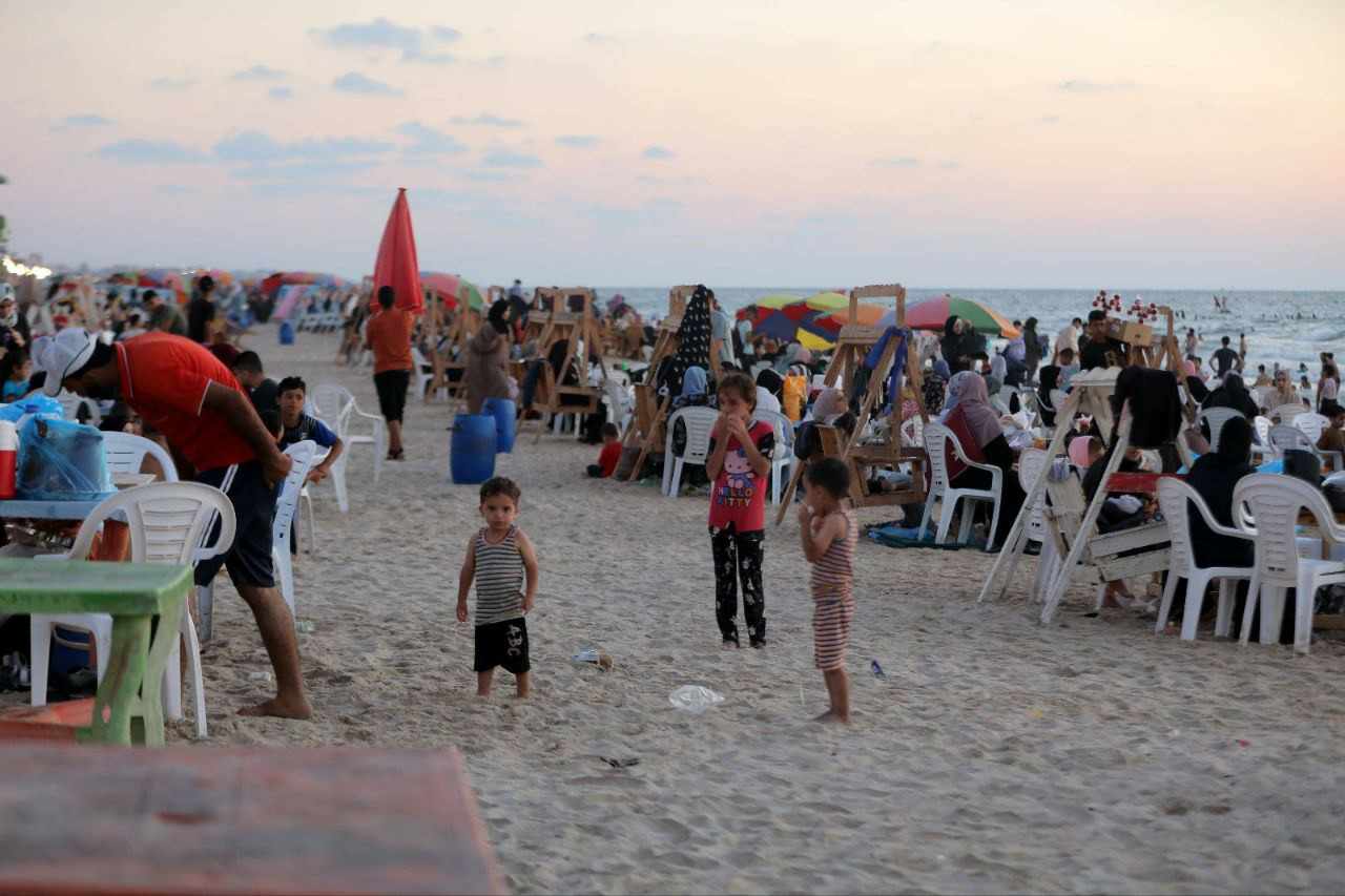 استجمام أهالي قطاع غزة خلال الإجازة الصيفية